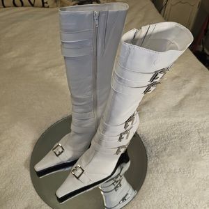 White leather pointy toe Bronx boots w/ buckles Helene size 11